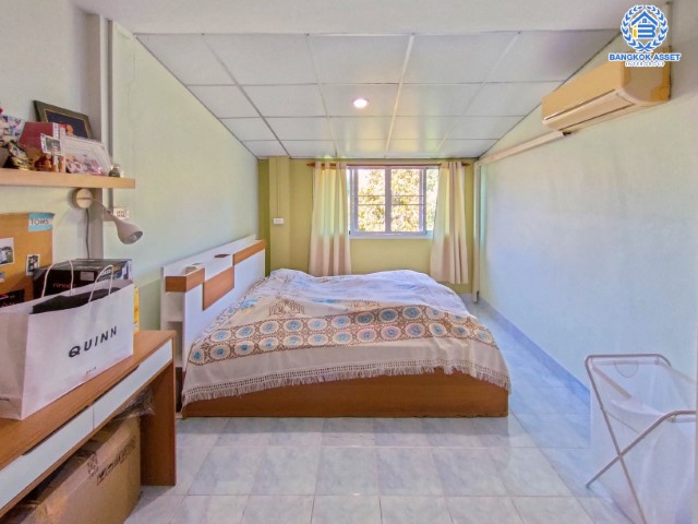 *****ทาวน์เฮ้าส์มือสองกรุงเทพมหานคร หมู่บ้าน พระปิ่น2 บรมราชชนนี #หลังมุม เนื้อที่กว้างขวางถึง 32.5 ตร.ว. ฟังก์ชัน 3 ห้องนอน 2 ห้องน้ำ 2 ที่จอดรถ บ้านต่อเติมเต็ม พร้อมเข้าอยู่ แถมฟรี! 3 เครื่องปรับอากาศ บนทำเลแห่งการเดินทาง ใกล้มหาวิทยาลัยมหิดล และทางด่วน "ศรีรัช"